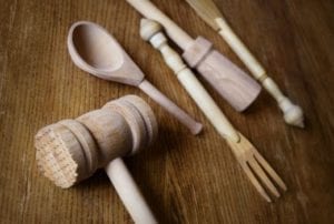 Los expertos desaconsejan cocinar con utensilios de madera. ¿Por qué?